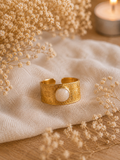 Bague Souvenir Chevalière Ciselée & Cabochon Rond dorée