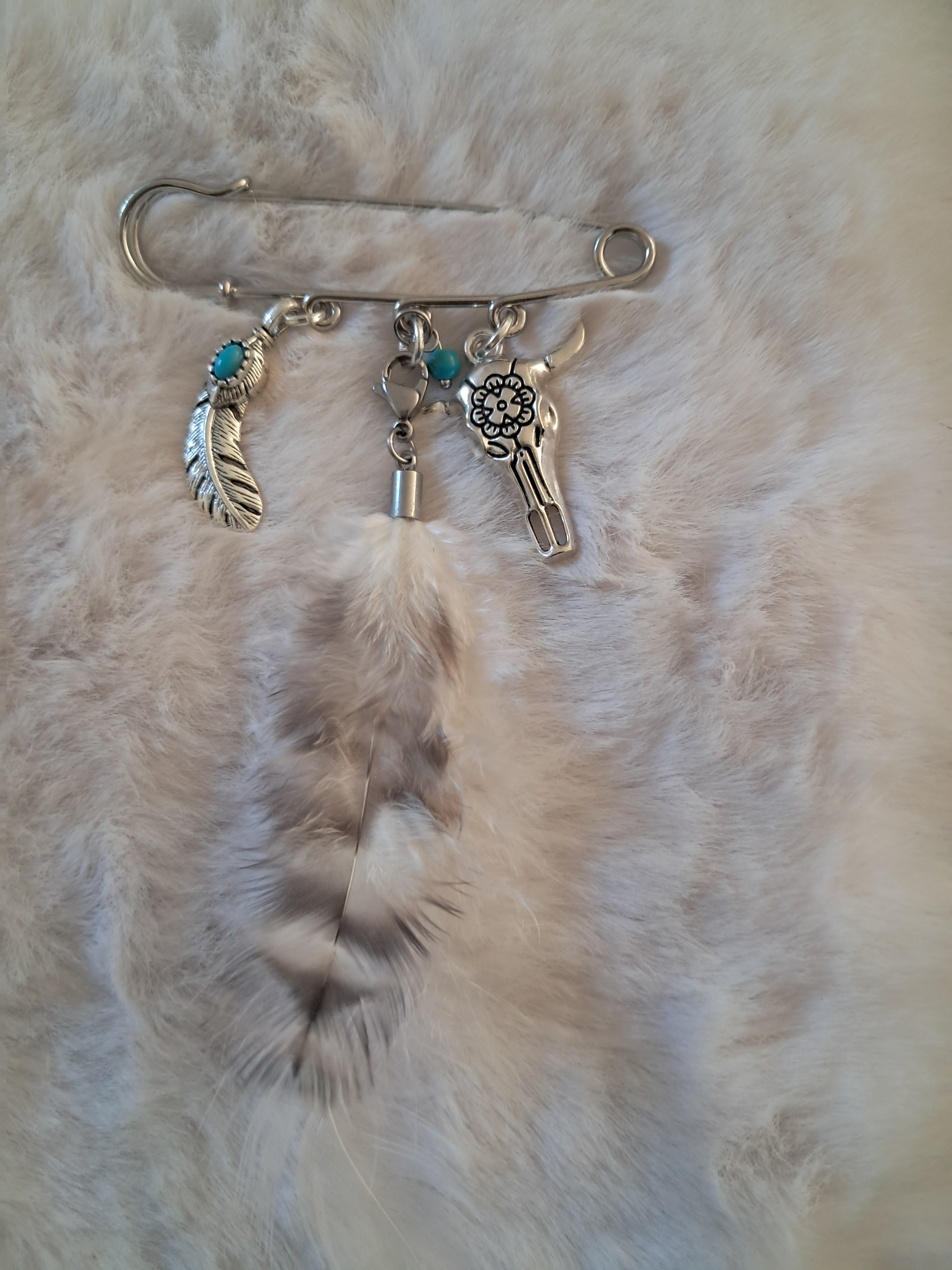 Broche de Selle Plume et Tête de Taureau Argentées avec Pierre Turquoise